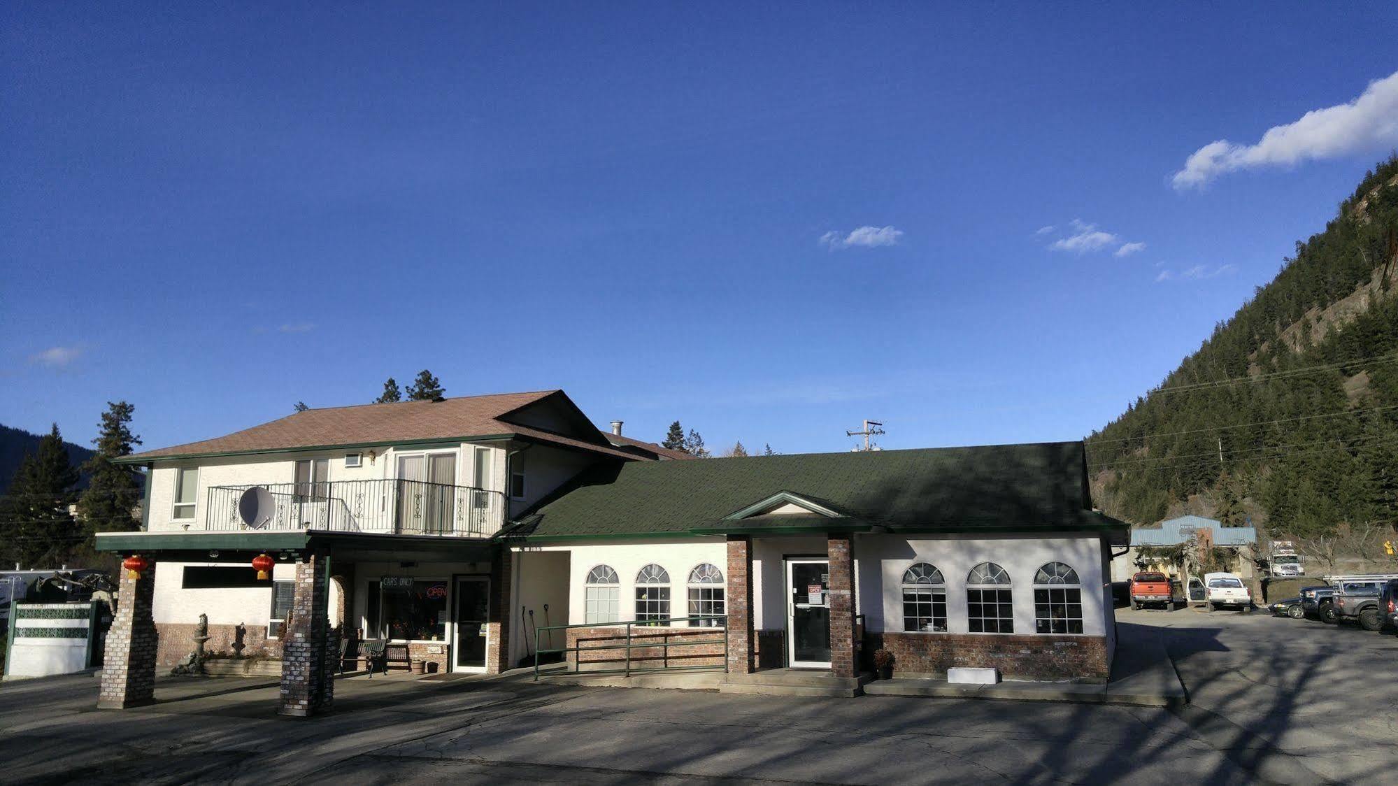 Chase Country Inn Exterior photo